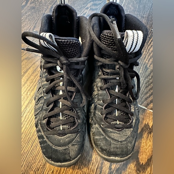 NIKE Air Foamposite Little Posite. Gently used. Size 4.5. - Picture 4 of 4